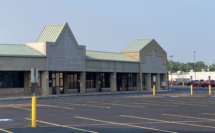 Pictures of Retail, Restaurant property located at 1565 W River Rd N, Elyria, OH 44035 for lease - image #1
