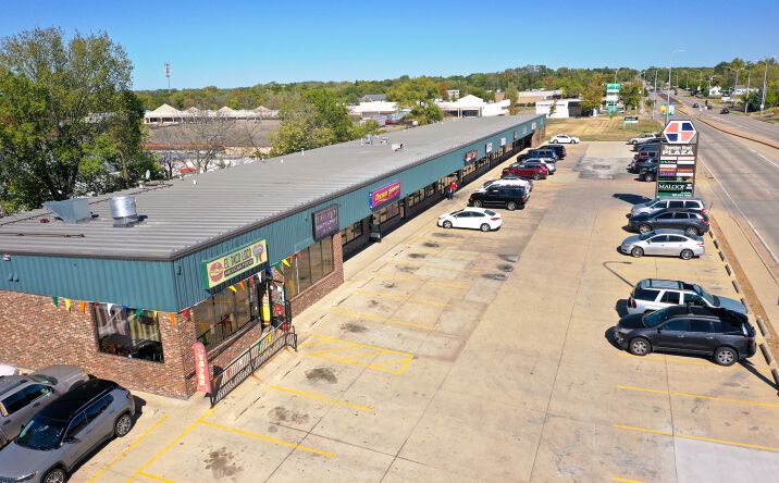 Pictures of Retail, Office property located at 4325 N Sheridan Rd, Peoria, IL 61614 for lease - image #1