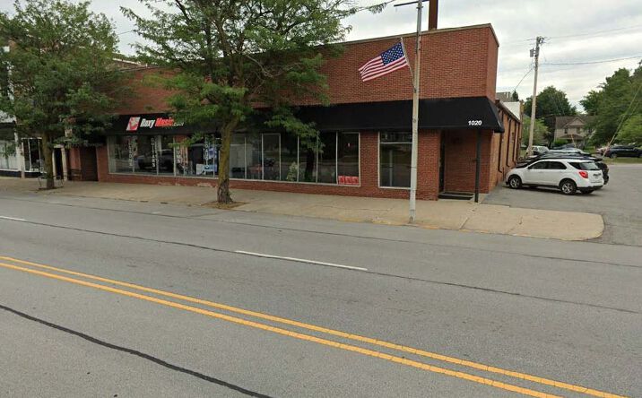 Pictures of Office property located at 1020  Lincolnway, La Porte, IN 46350 for lease - image #1