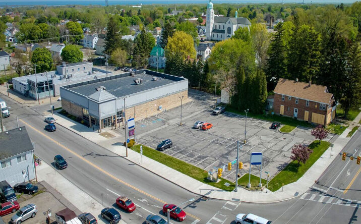 Pictures of Retail property located at 2715 Parade St, Erie, PA 16504 for lease - image #1