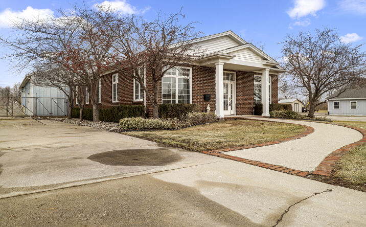 Pictures of Office property located at 1100 Degurse Ave, Marine City, MI 48039 for lease - image #1