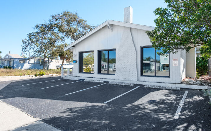 Pictures of Office property located at 3848 Central Ave, St. Petersburg, FL 33711 for lease - image #1