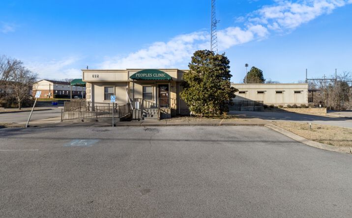 Pictures of Retail, Office property located at 305 Dover Rd, Clarksville, TN 37042 for lease - image #1