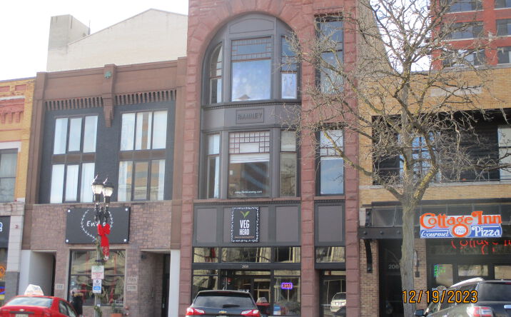 Pictures of Restaurant property located at 208 S Washington Square, Lansing, MI 48933 for lease - image #1