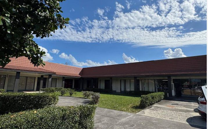 Pictures of Retail, Office, Restaurant property located at 4418-4420 Inverrary Blvd, Lauderhill, FL, USA, Lauderhill, FL 33319 for lease - image #1
