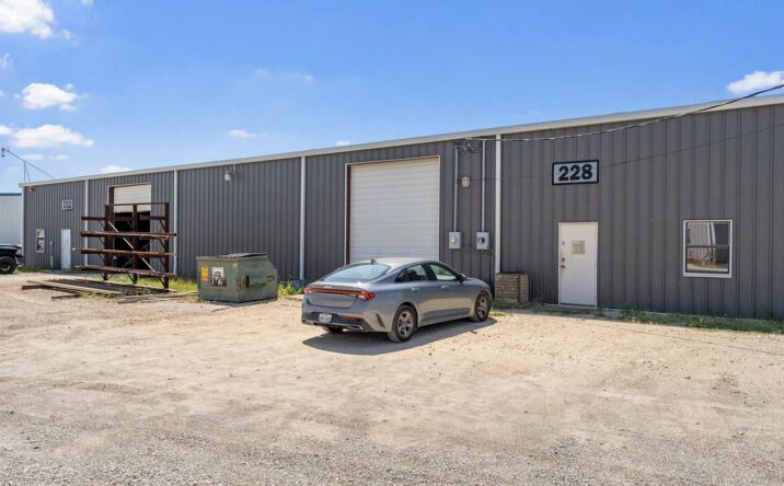 Pictures of Industrial property located at 228 - 232 S McLennan Loop, Elm Mott, TX 76640 for lease - image #1