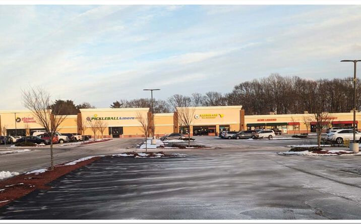 Pictures of Retail property located at 718 Dartmouth St, Dartmouth, MA 02748 for lease - image #1