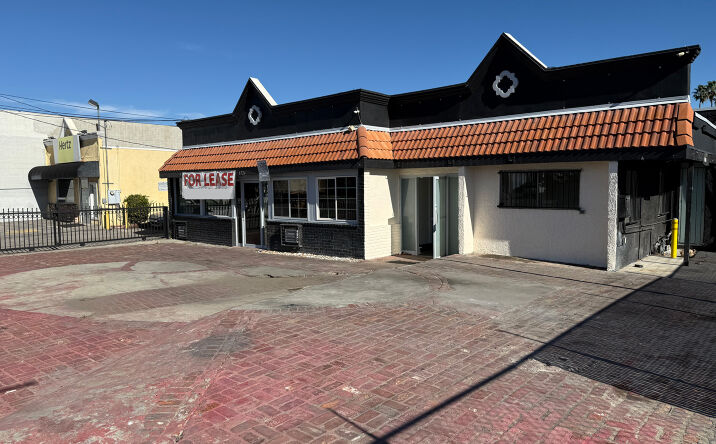 Pictures of Retail, Office property located at 6726 Reseda Blvd, Los Angeles, CA 91335 for lease - image #1