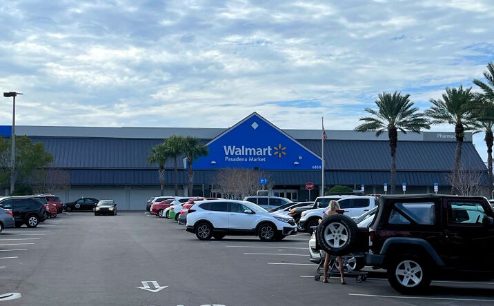 Pictures of Retail property located at 6850 Gulfport Blvd S, South Pasadena, FL 33707 for lease - image #1