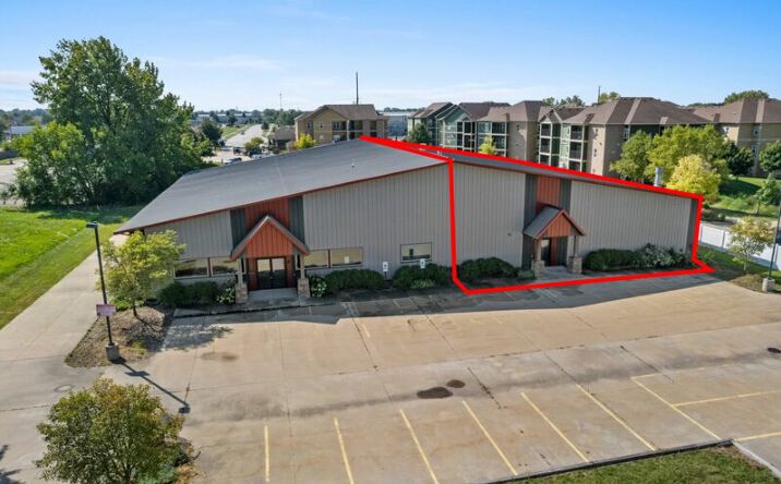Pictures of Office, Industrial property located at 1401 Parkland Ct, Champaign, IL 61821 for lease - image #1