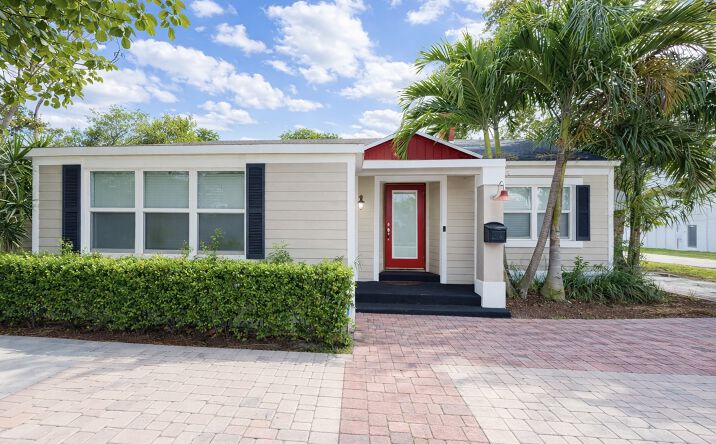 Pictures of Office property located at 1002 NE 1st St, Pompano Beach, FL 33060 for lease - image #1