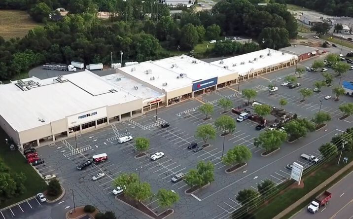 Pictures of Retail property located at 529 E Plaza Dr, Mooresville, NC 28115 for lease - image #1