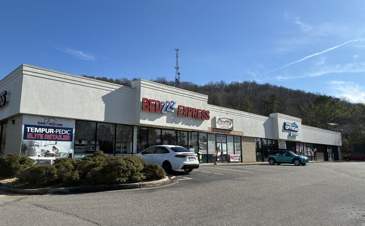 Pictures of Retail property located at 2367 Pelham Pkwy, Pelham, AL 35124 for lease - image #1