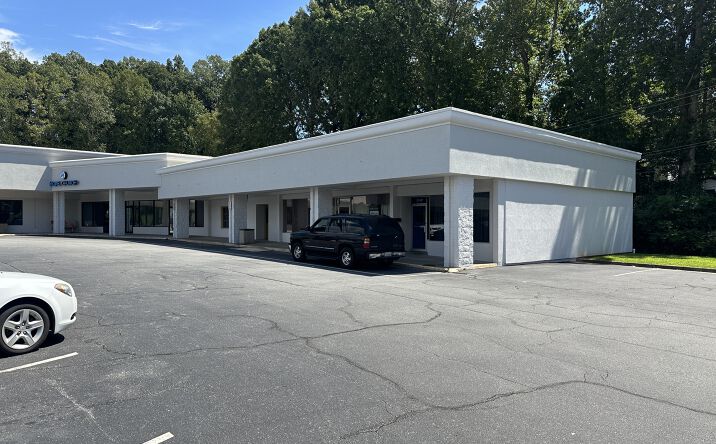 Pictures of Retail property located at 2109 Wilborn Ave, South Boston, VA 24592 for lease - image #1