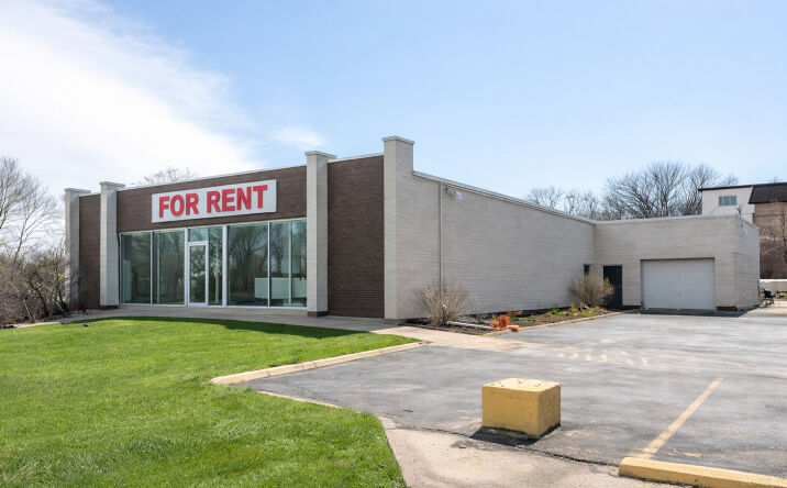 Pictures of Retail property located at 8190 Hickman Rd, Clive, IA 50325 for lease - image #1