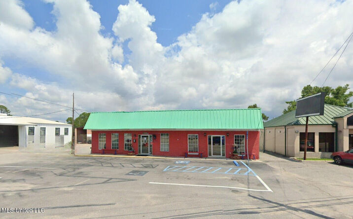 Pictures of Retail property located at 522 Pass Road, Gulfport, MS 39507 for lease - image #1