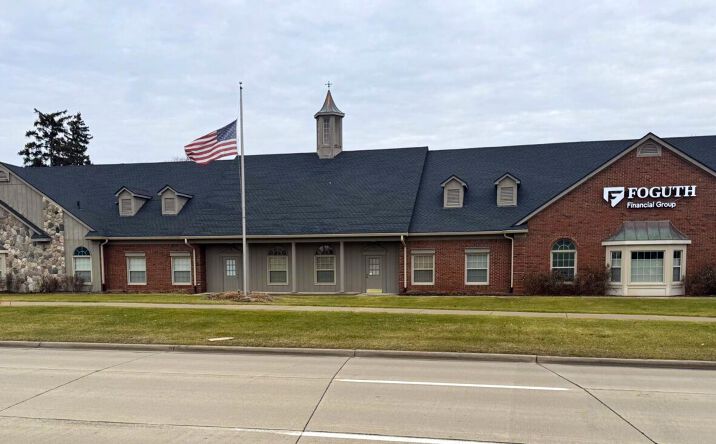 Pictures of Retail, Office property located at 215 E Big Beaver Rd, Troy, MI 48083 for lease - image #1