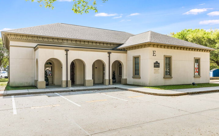 Pictures of Office property located at 4906 Ambassador Caffery Pkwy, Lafayette, LA 70508 for lease - image #1