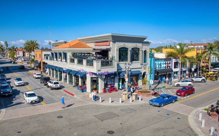 Pictures of Retail, Restaurant property located at 201 Main St, Huntington Beach, CA 92648 for lease - image #1