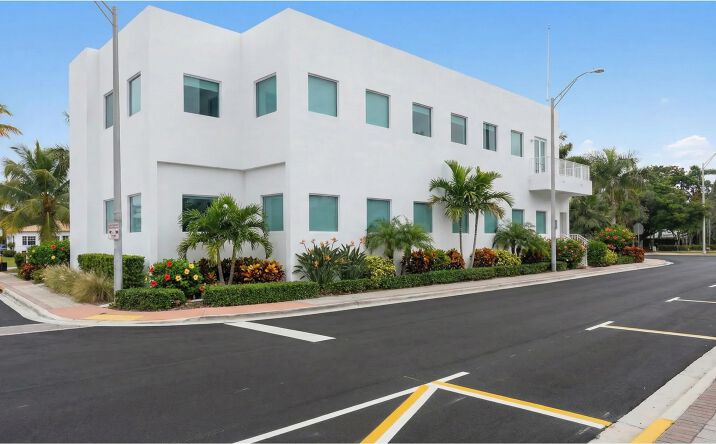 Pictures of Retail, Office property located at 201 N Ocean Dr, Hollywood, FL 33019 for lease - image #1