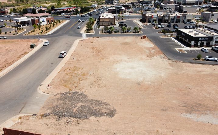 Pictures of Restaurant, Retail, Office property located at 1257 George Washington Blvd, St. George, UT 84790 for lease - image #1