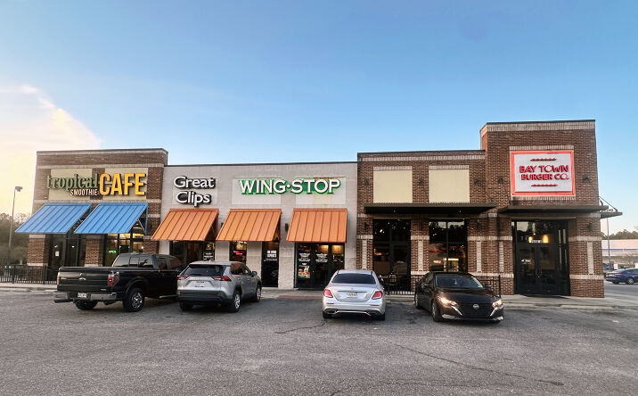 Pictures of Restaurant, Retail property located at 7450 Airport Blvd, Mobile, AL 36608 for lease - image #1