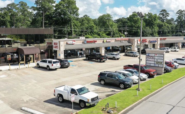 Pictures of Retail property located at 902 W Dallas St, Conroe, TX 77301 for lease - image #1