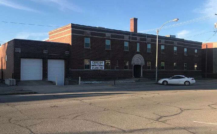 Pictures of Retail property located at 137 East Washington St, Shelbyville, IN 46176 for lease - image #1