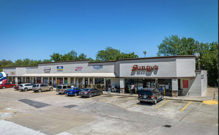 Pictures of Retail property located at 9061-9075  S Dairy Ashford Rd, Houston, TX 77099 for lease - image #1