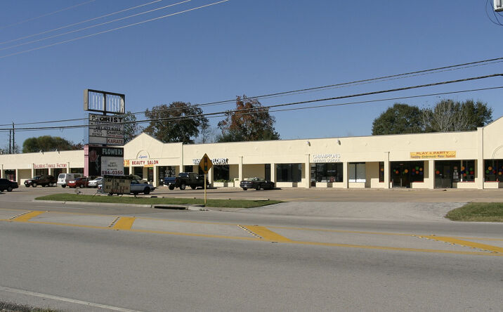 Pictures of Retail property located at 10710 Grant Rd, Houston, TX 77070 for lease - image #1