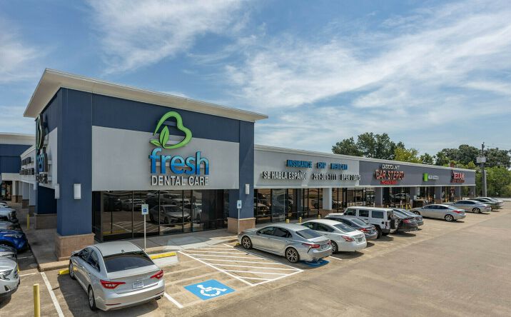 Pictures of Retail property located at 10737 Gulf Fwy, Houston, TX 77034 for lease - image #1