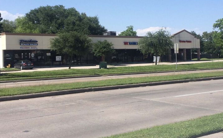 Pictures of Retail property located at 1398 W Gulf Bank Rd, Houston, TX 77088 for lease - image #1