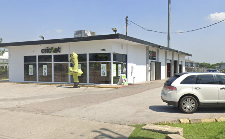 Pictures of Retail property located at 1317 Spencer Hwy, South Houston, TX 77587 for lease - image #1