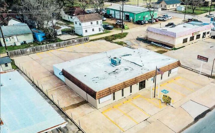 Pictures of Retail, Office property located at 2409 7th St, Bay City, TX 77414 for lease - image #1