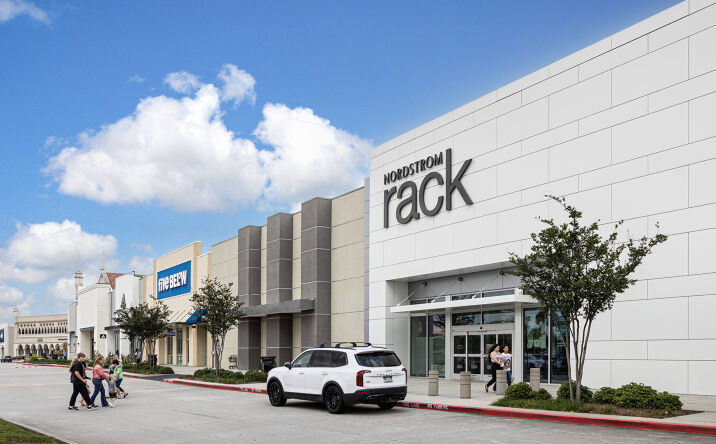 Pictures of Retail property located at 19075 Interstate 45 South, Shenandoah, TX 77385 for lease - image #1