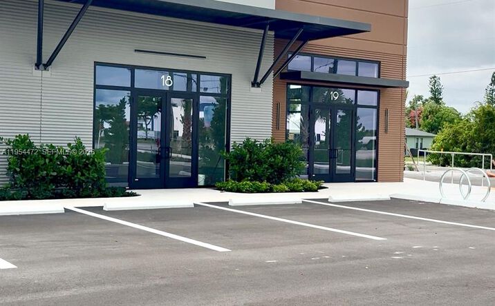 Pictures of Retail, Office property located at 8156 Alico Rd # 4, Fort Myers, FL 33912 for lease - image #1
