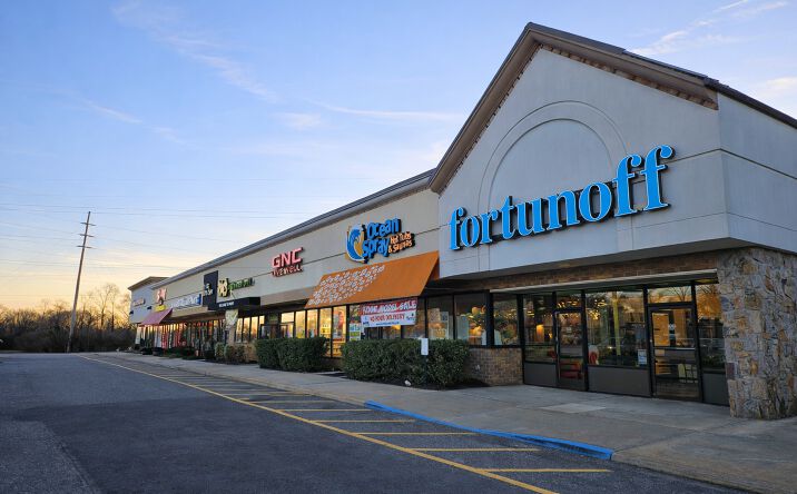 Pictures of Retail, Restaurant, Office property located at 610 Broadhollow Rd, Melville, NY 11747 for lease - image #1