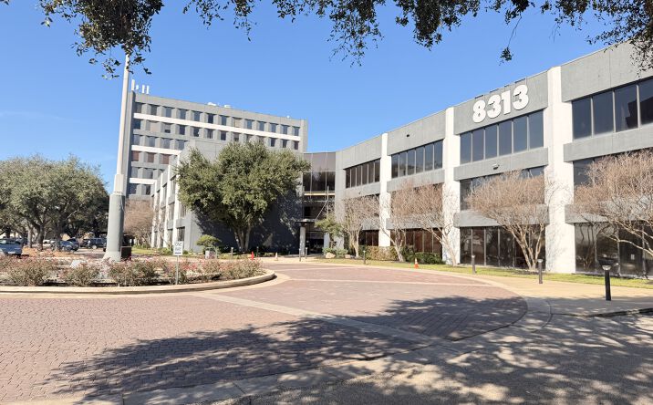 Pictures of Office, Retail, Restaurant property located at 8313 Southwest Fwy, Houston, TX 77074 for lease - image #1