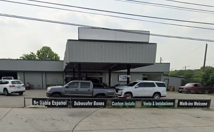 Pictures of Retail property located at 2605 S I-35 Frontage Rd, Austin, TX 78741 for lease - image #1