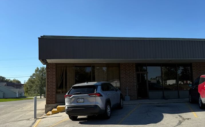 Pictures of Retail, Office, Special Purpose property located at 2617 1st Ave E, Newton, IA 50208 for lease - image #1