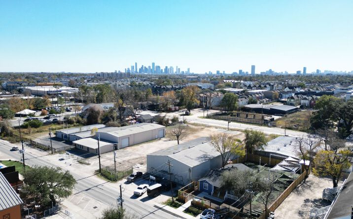 Pictures of Industrial property located at 1138 W 20th St, Houston, TX 77008 for lease - image #1