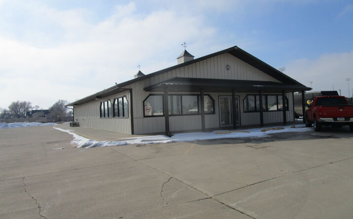 Pictures of Retail, Office, Restaurant property located at 2006 E Schulman Ave, Garden City, KS 67846 for lease - image #1