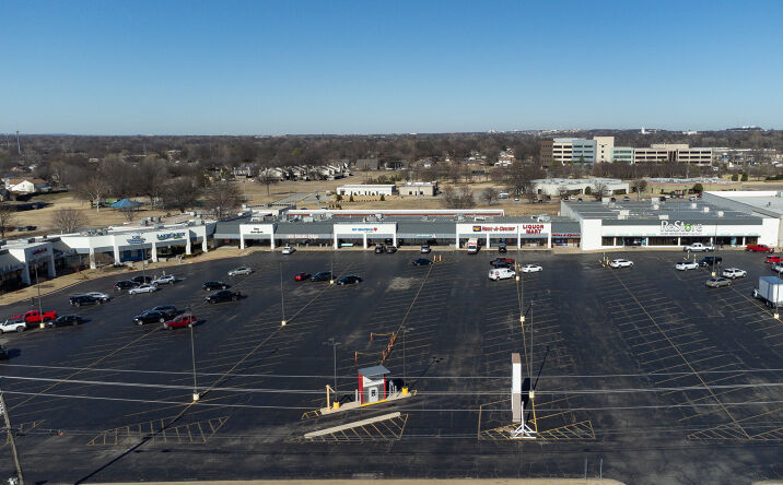Pictures of Retail property located at 732 W New Orleans St, Broken Arrow, OK 74012 for lease - image #1
