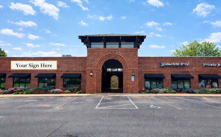 Pictures of Office property located at 20035 Jetton Rd, Cornelius, NC 28031 for lease - image #1