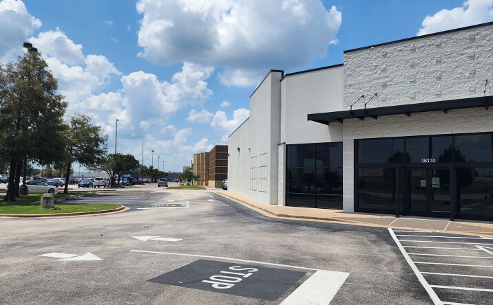 Pictures of Retail, Office, Special Purpose property located at 18174 Gulf Fwy, Friendswood, TX 77546 for lease - image #1