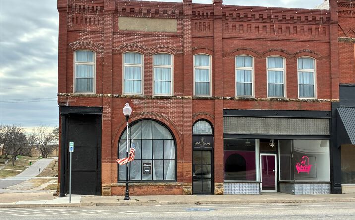 Pictures of Office, Retail, Industrial property located at 203 W Bdwy, Okemah, OK 74859 for lease - image #1