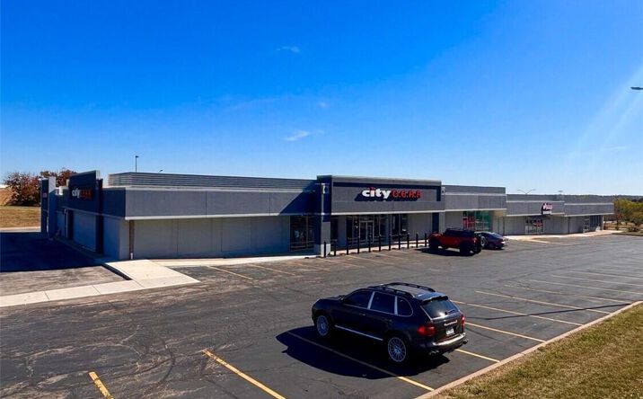 Pictures of Retail property located at 18675 E 39th Street, Independence, MO 64057 for lease - image #1