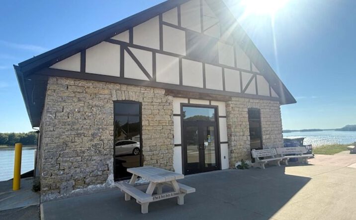 Pictures of Retail, Office property located at 305 S Riverview Street, Bellevue, IA 52031 for lease - image #1