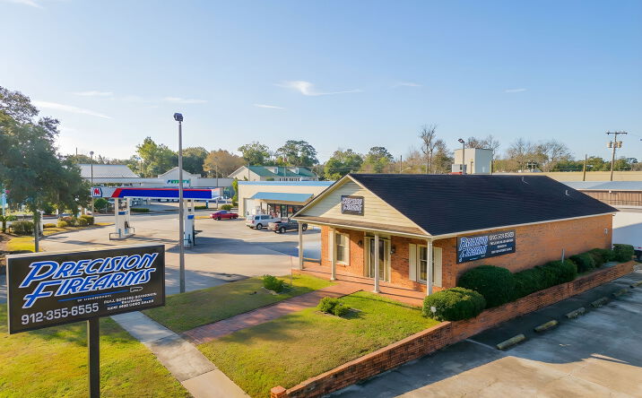 Pictures of Retail property located at 3021 E Victory Dr, Savannah, GA 31404 for lease - image #1