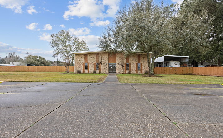 Pictures of Office property located at 319 Renaud Dr, Lafayette, LA 70507 for lease - image #1